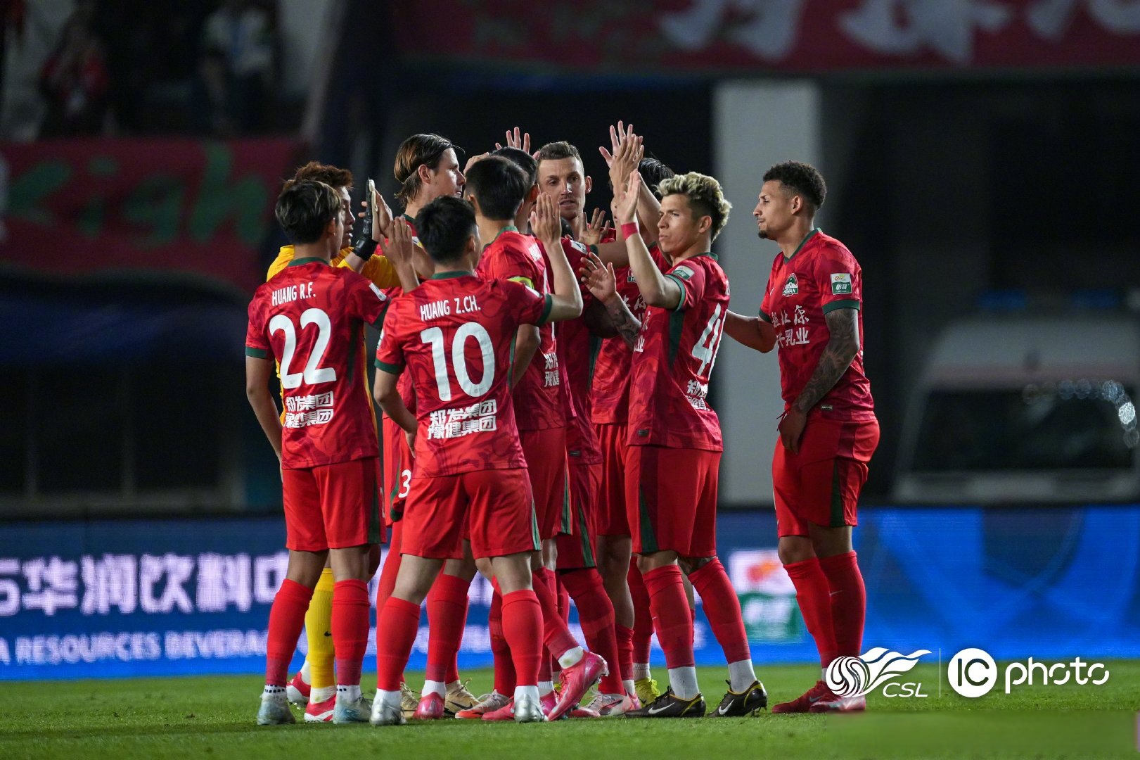 金沙娱乐城官网-中超球员转会市场热度攀升，多项交易进行中